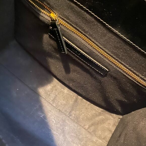 Vasic $350+ Large Bee Black Handle Leather Shoulder Bag - Picture 10 of 16